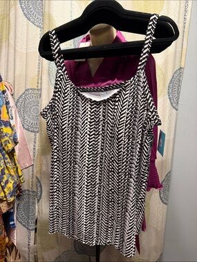Women’s Black & White Patterned Sleeveless Swimsuit Top